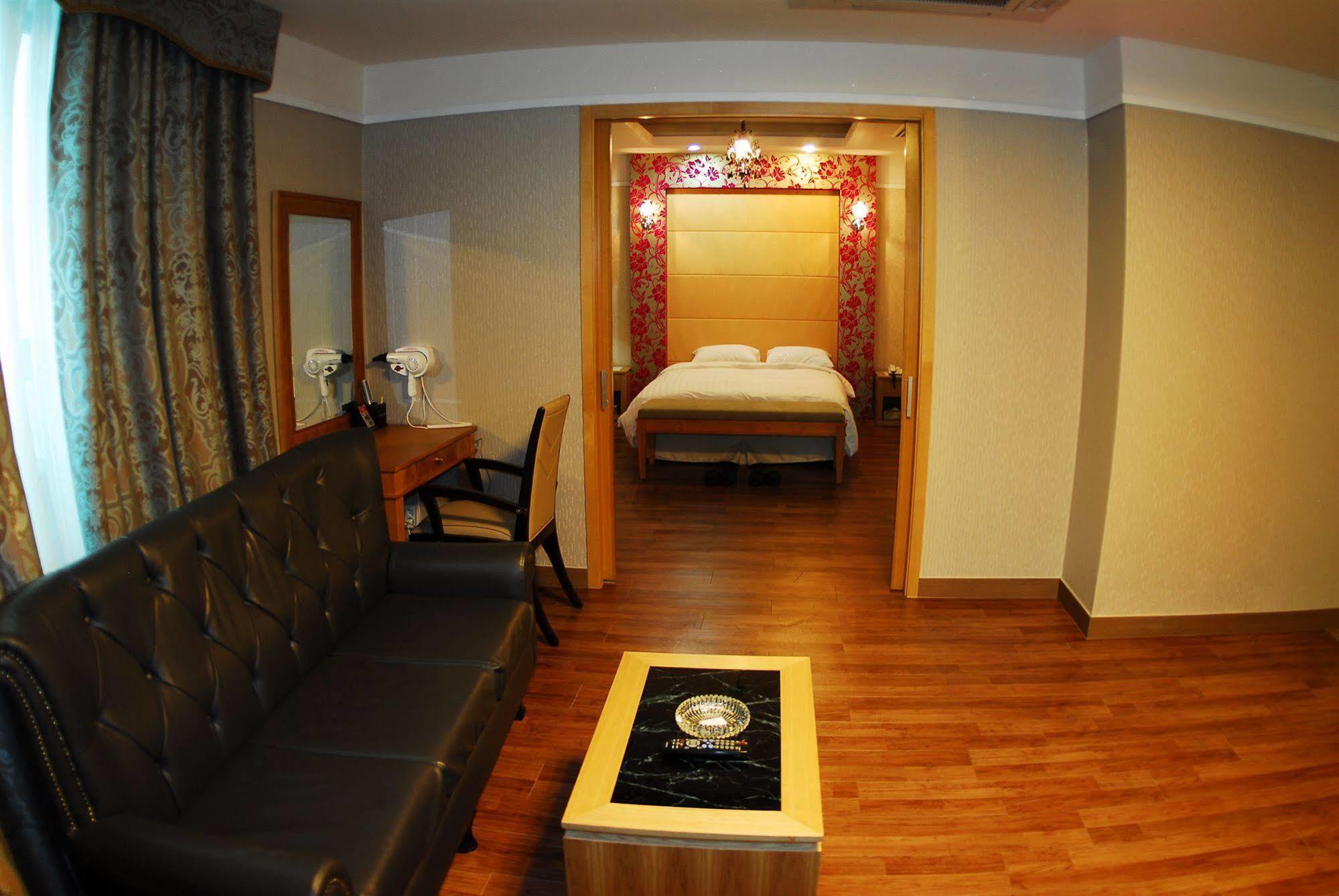 Tae Pyeong Yang Hotel Ansan Bagian luar foto
